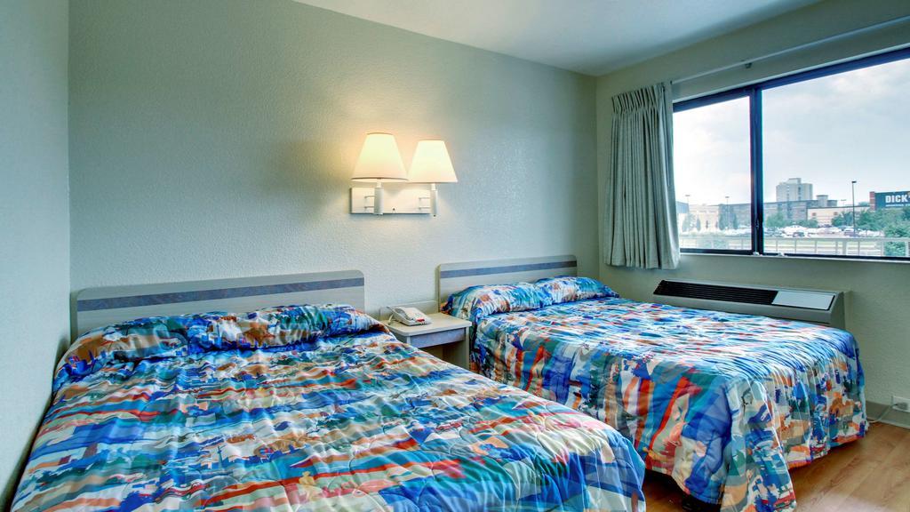 Motel 6 Manhattan Kansas Bagian luar foto